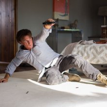 The Gunman: Sean Penn in una rocambolesca scena action tratta dal film