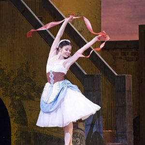 Royal Opera House - La fille mal gardée, Natalia Osipova in una scena del balletto