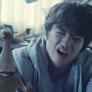 Parasyte: Part 1, Shota Sometani in una scena del film