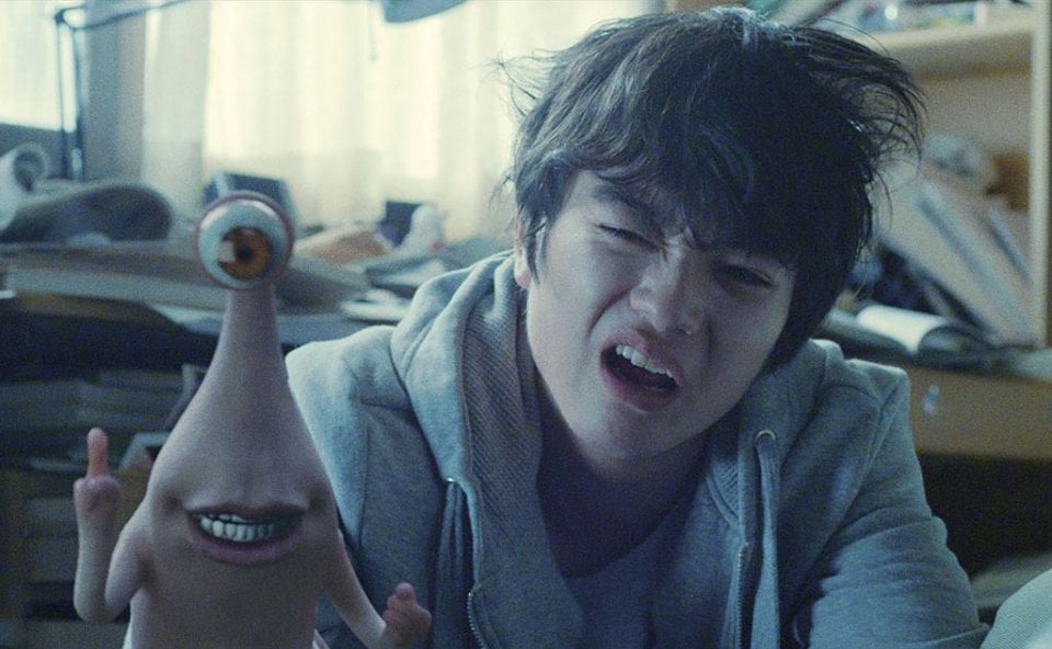 Parasyte: Part 1, Shota Sometani in una scena del film