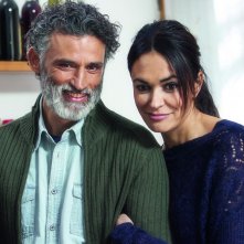 Nomi e cognomi: Enrico LoVerso con Maria Grazia Cucinotta in un'immagine dal set