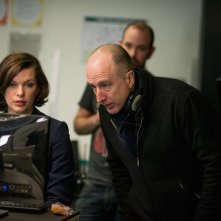 Survivor: il regista James McTeigue sul set con Milla Jovovich