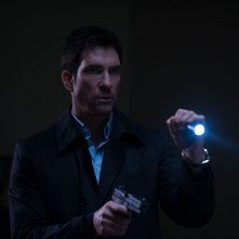 Survivor: Dylan McDermott in una scena del film