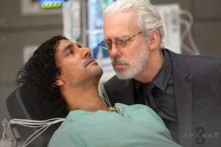 Sense8: Naveen Andrews in una foto tratta dalla nuova serie di Netflix