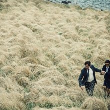 The Lobster: Colin Farrell e Rachel Weisz in fuga nell'erba