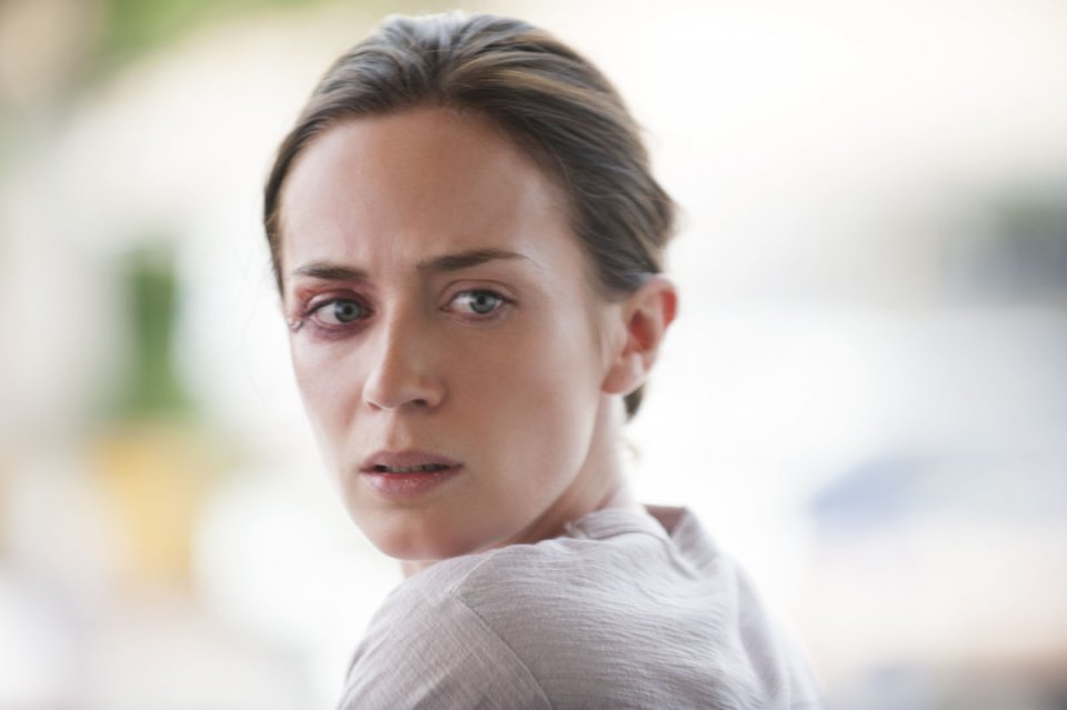 Sicario: un primo piano di una malconcia Emily Blunt