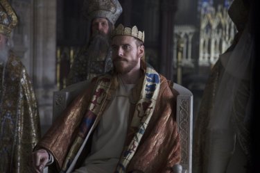 Macbeth: Michael Fassbender nei panni di Macbeth in una scena del film