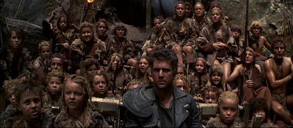 Mad Max oltre la sfera del tuono: Mel Gibson con la tribù di bambini