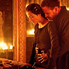 Macbeth: Michael Fassbender abbraccia Marion Cotillard