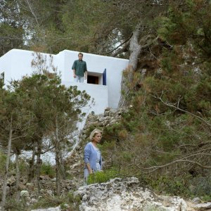 Amnesia: Marthe Keller e Max Riemelt in una sequenza del film di Barbet Schroeder