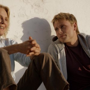 Amnesia: Marthe Keller e Max Riemelt in una scena del film di Barbet Schroeder