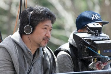 Our Little Sister: il regista Hirokazu Koreeda sul set