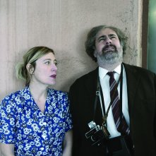 Asphalte: Valeria Bruni Tedeschi e Gustave Kervern in una scena del film