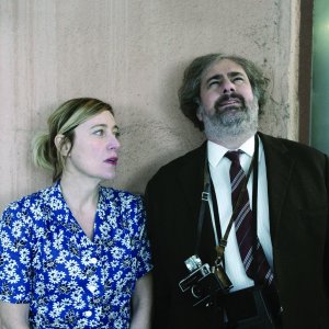 Asphalte: Valeria Bruni Tedeschi e Gustave Kervern in una scena del film