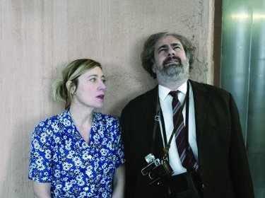 Asphalte: Valeria Bruni Tedeschi e Gustave Kervern in una scena del film