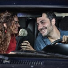 Filippo Timi con Enrica Guidi nella seconda stagione de I delitti del Bar Lume