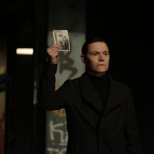 Forever: l'attore Burn Gorman interpreta Adam nell'episodio The Last Death of Henry Morgan