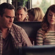 Irrational Man: Emma Stone e Joaquin Phoenix in una scena del film di Woody Allen