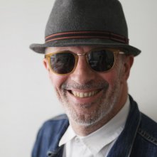 Dheepan - Una nuova vita: il regista Jacques Audiard sorride in una foto promozionale