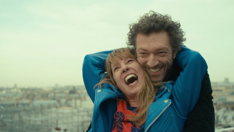 Mon roi: Vincent Cassel con Emmanuelle Bercot in una scena del film con la regista Maïwenn in una foto dal set