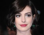 Anne Hathaway protagonista di Colossal, diretto da Nacho Vigalondo