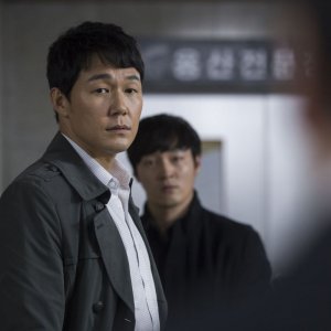 Office: Park Sung-Woong in una scena del film