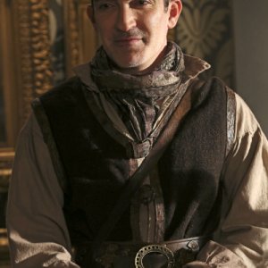 C'era una volta: l'attore Patrick Fischler in una scena di Operation Mongoose