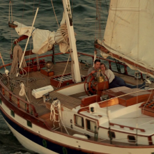 Revenge: Nick Wechsler ed Emily VanCamp in una scena della puntata intitolata Two graves