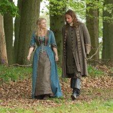 Le Regole del Caos: Kate Winslet passeggia con Matthias Schoenaerts in una scena tratta dal film