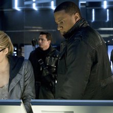 Arrow: Emily Bett Rickards, David Ramsey, John Barrowman e Stephen Amell in My Name Is Oliver Queen