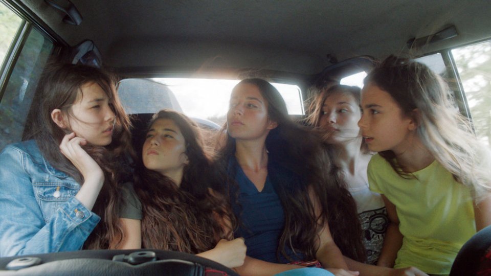 Mustang: una sequenza del film di Deniz Gamze Ergüven