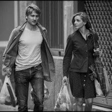 In the Shadow of Women: Stanislas Merhar e Clotilde Courau in una sequenza del film di Philippe Garrel
