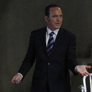 Agents of S.H.I.E.L.D.: Clark Gregg in una scena del season finale intitolato S.O.S.