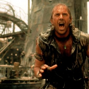 Kevin Costen in una scena di Waterworld