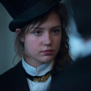Les Anarchistes: Adèle Exarchopoulos in una scena