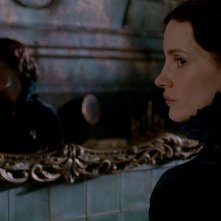 Crimson Peak: Jessica Chastain è Lady Lucille Sharpe in una scena del film