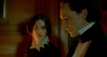 Crimson Peak: Tom Hiddleston in una scena del film