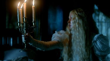 Crimson Peak: Mia Wasikowska in una scena del film