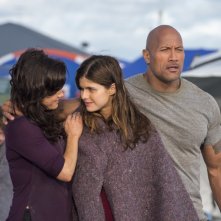 San Andreas: Dwayne Johnson, Alexandra Daddario e Carla Gugino in una scena del disaster movie