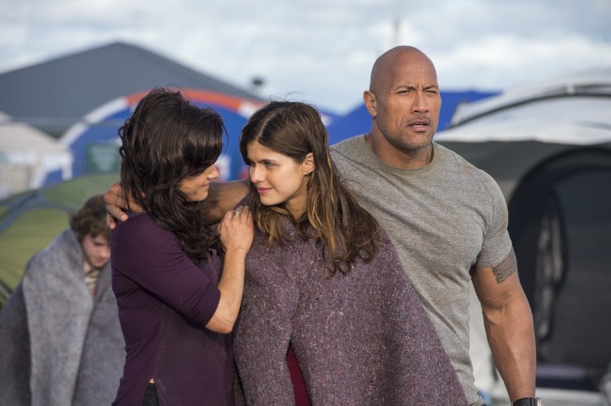 San Andreas: Dwayne Johnson, Alexandra Daddario e Carla Gugino in una scena del disaster movie