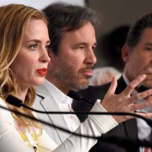 Cannes: Emily Blunt presenta Sicario in conferenza insieme al regista Denis Villeneuve e Benicio del Toro