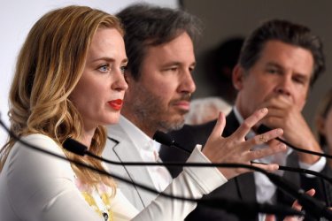 Cannes: Emily Blunt presenta Sicario in conferenza insieme al regista Denis Villeneuve e Benicio del Toro