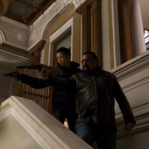 Absolution: Steven Seagal e Byron Mann in una scena