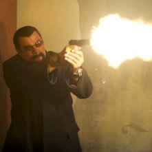 Absolution: Steven Seagal in una scena d'azione