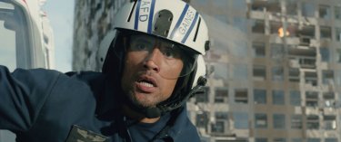 San Andreas: Dwayne Johnsonin un primo piano tratto dal disaster movie