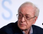 Michael Caine: 'L'unica alternativa a interpretare un anziano è interpretare un morto'