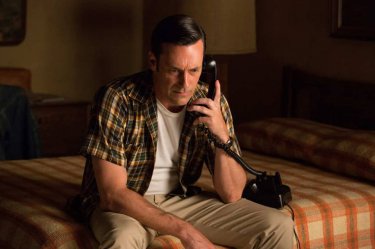 Mad Men: Jon Hamm in una scena dell'episodio Person to Person