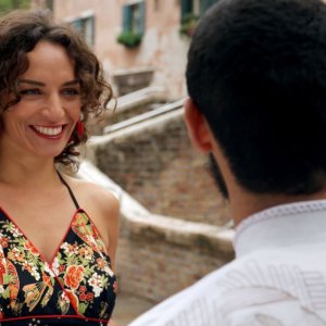 Pitza e datteri: Mehdi Meskar (di spalle) con Maud Buquet in una scena