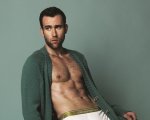 J.K. Rowling ordina a Matthew Lewis: 'Vai a metterti dei vestiti!'
