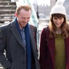Simon Pegg e Lake Bell in una scena del film Un amore per caso